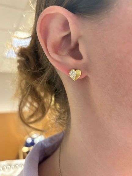 18k Yellow Gold Diamond Heart Stud Earrings