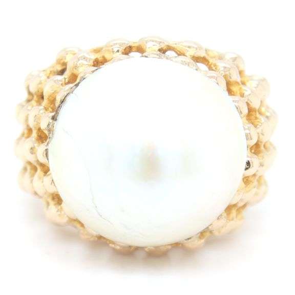 18kt Yellow gold Mabe pearl basket wave ring