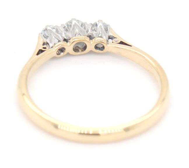 18kt Yellow gold 0.20ctw 3 stone diamond band
