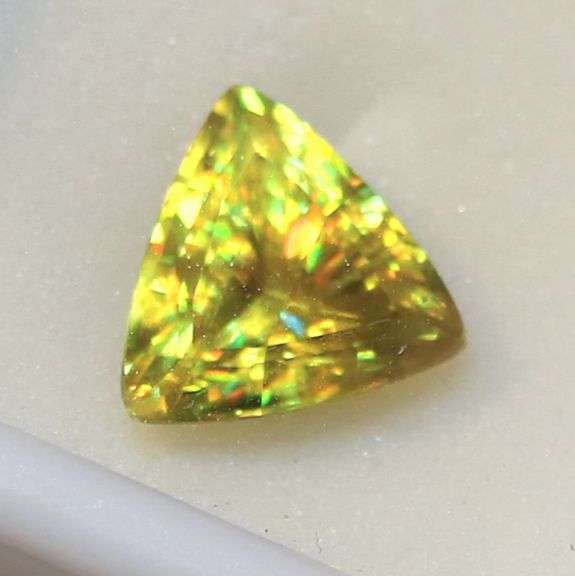 Premium grade 2.86ct heavy rainbow flashing Sphene