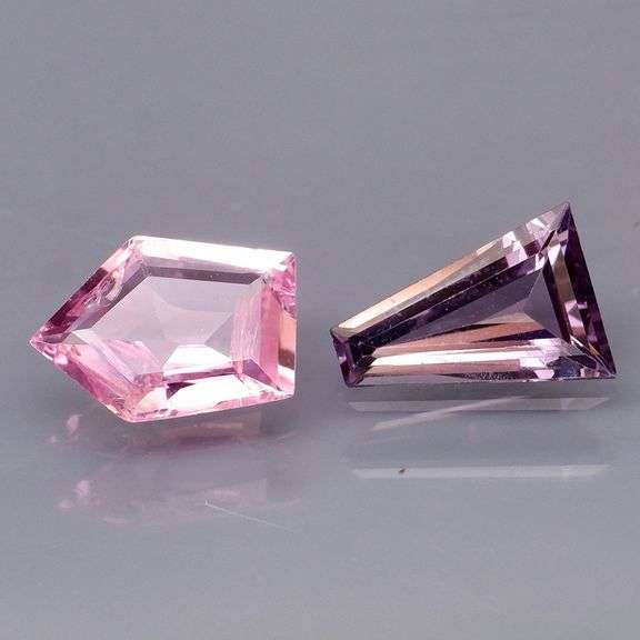 Unique and vibrant! 1.78ct set of VS Spinel!