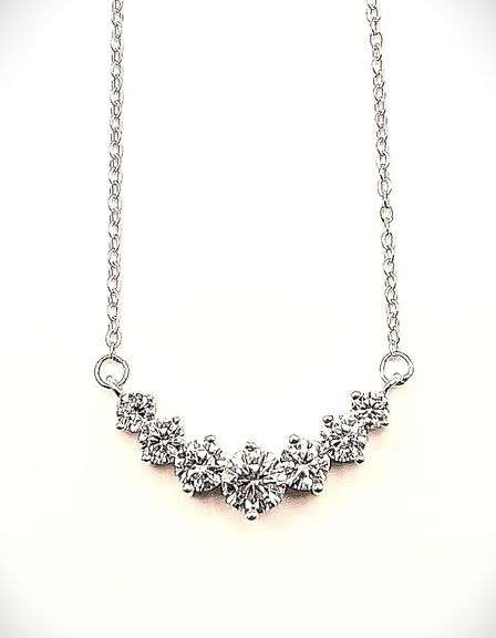 Sparkling 2.25 Ctw 7 Stone VVs1 Lab Simulated Diamond Necklace