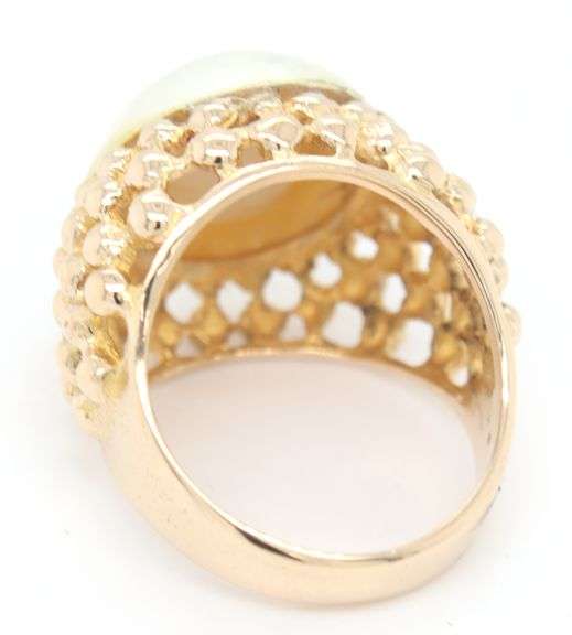 18kt Yellow gold Mabe pearl basket wave ring