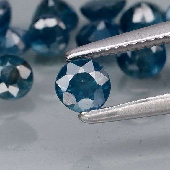 Simply beautiful 3.05ct real classic blue Sapphire set