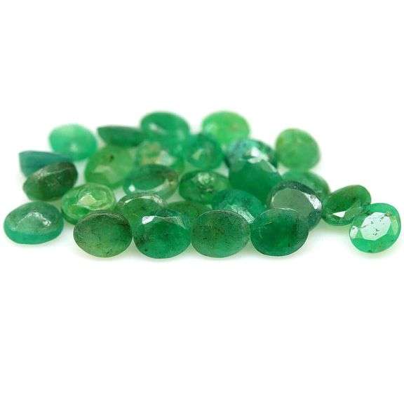 Rich green unheated 8.50ct Zambian Emerald set