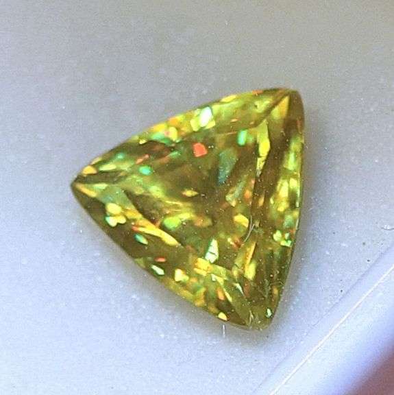 Premium grade 2.86ct heavy rainbow flashing Sphene