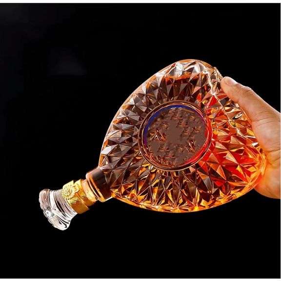 Crystal Whiskey Decanter with Airtight Glass Stopper