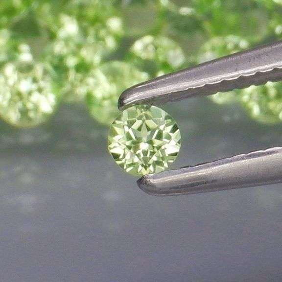 Round cut! Untreated! Jeweler matched! 4.49ct Peridot set!