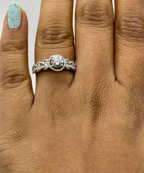 14K White Gold Round Brilliant Cut Diamond Engagement Ring