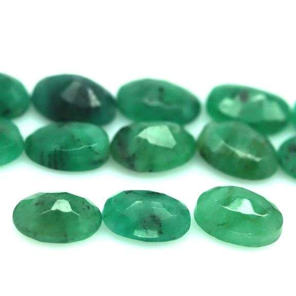 Rich emerald green 9.58ct 13pc emerald set!