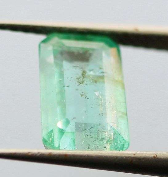 Beautiful green 1.72ct Colombian emerald