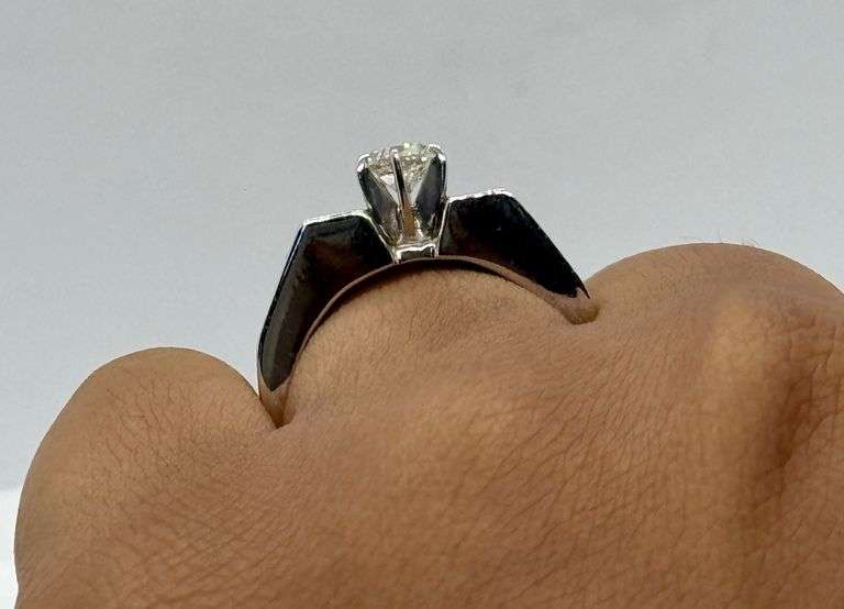 14K White Gold Round Brilliant Cut Diamond Engagement Ring