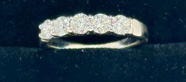 14K White Gold Round Brilliant Cut Diamond Wedding Band