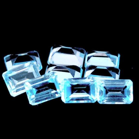 Simply brilliant 11.30ct sky blue Topaz set