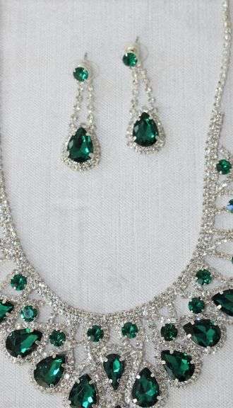 Emerald Color Jewelry Neck Lace And Earrings