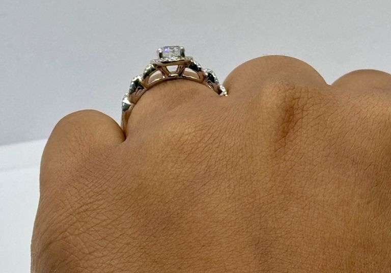 14K White Gold Round Brilliant Cut Diamond Engagement Ring