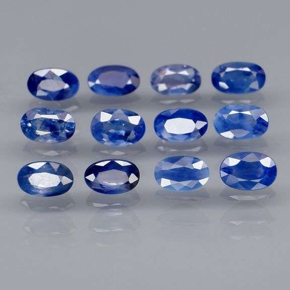 Excellent 3.53ct cornflower blue Sapphire set