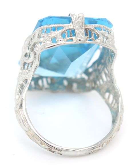 18kt White gold 13.50ct blue Topaz in punch work setting