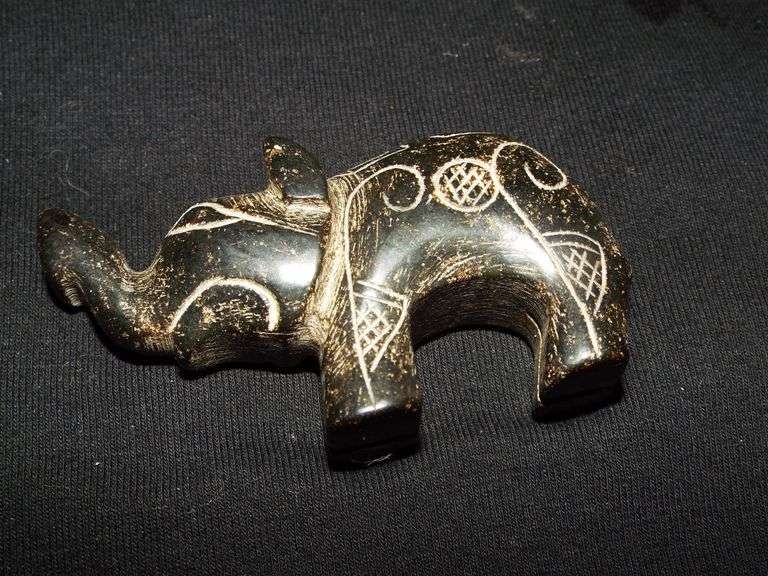 JADE ELEPHANT Statuette