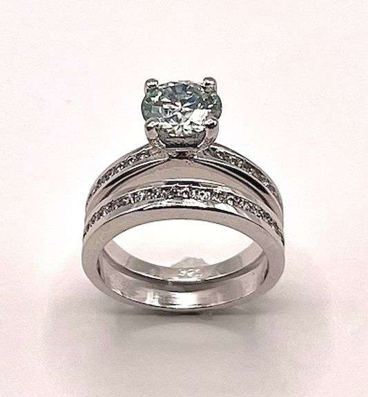 Large 3.7 Ct  VVs1 Lab Simulated Diamond 2 Band Engagement  Ring Set