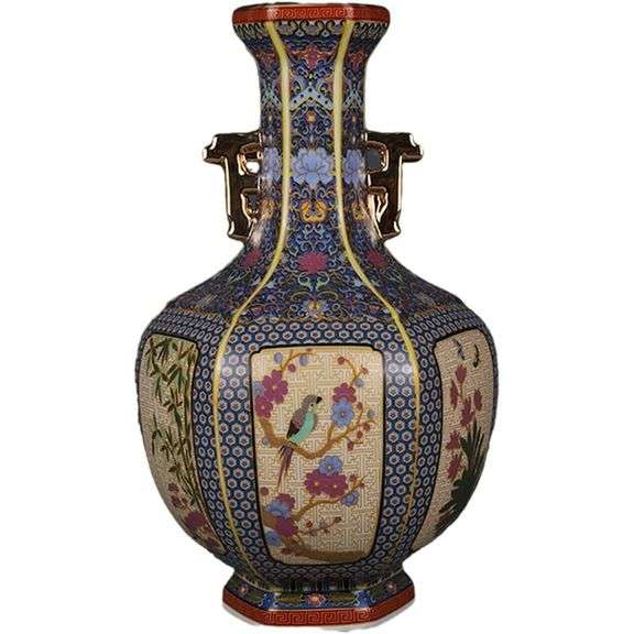 Luxury Hand-Painted Chinese Qing Vase
