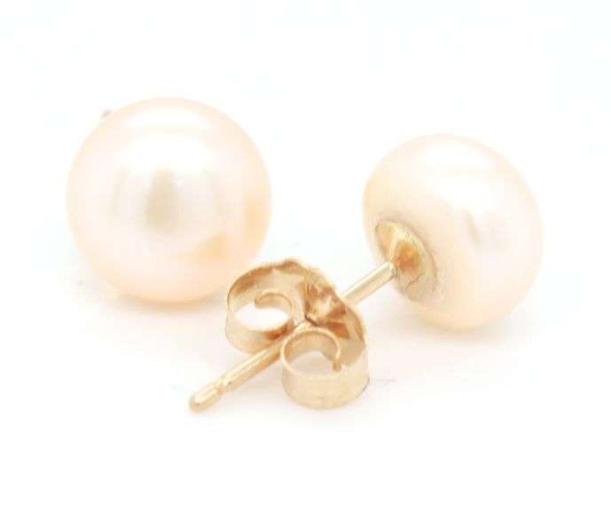14kt Yellow gold freshwater pearl stud earrings