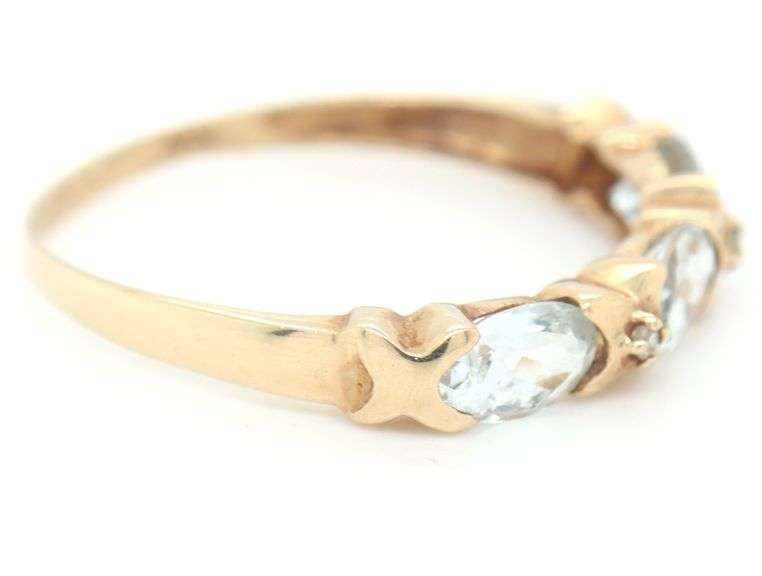 10kt Yellow gold Aquamarine band