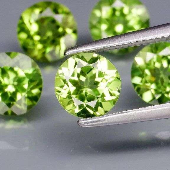 Round cut! Untreated! Matched! 4.53ct Peridot set!