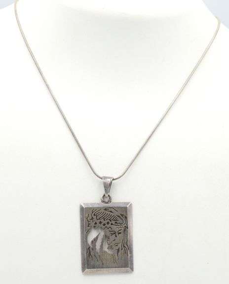 Vintage 925 Sterling silver Mexico pendant on snake chain