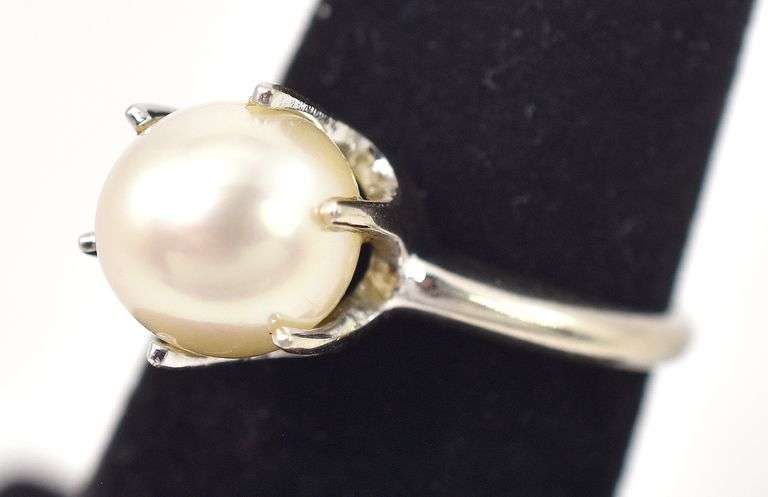 Comely 14K White Gold Pearl Ring