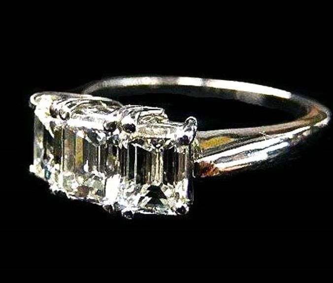 Impressive 14 Kt White Gold Plate 3.05 Ct Ice White Lab Simulated Diamond Ring