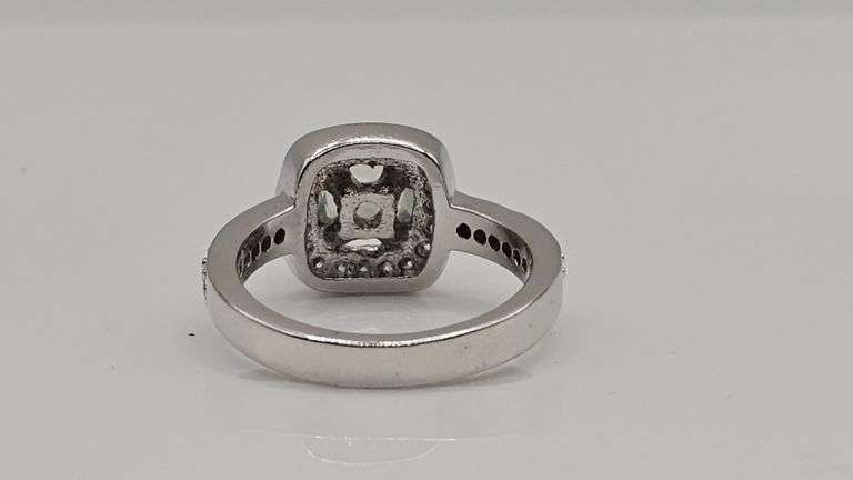 14 Kt White Gold Plated Sparkling 2.25 Ct White Ice Green Lab Simulated Diamond Ring