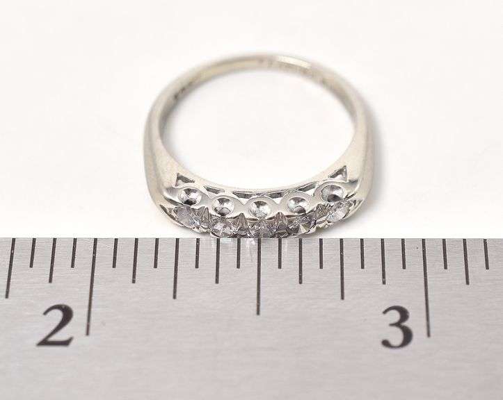 Sparkling 14K White Gold Diamond Ring