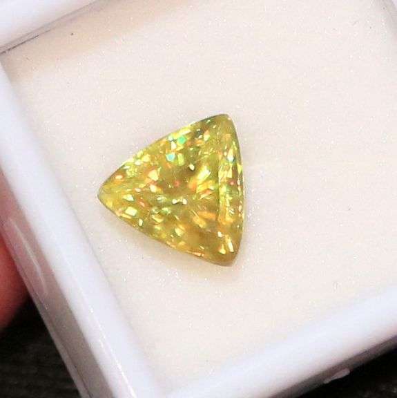Premium grade 2.86ct heavy rainbow flashing Sphene