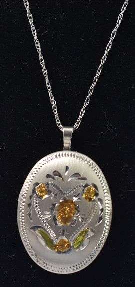 Flowery Locket Pendant Necklace in Sterling Silver