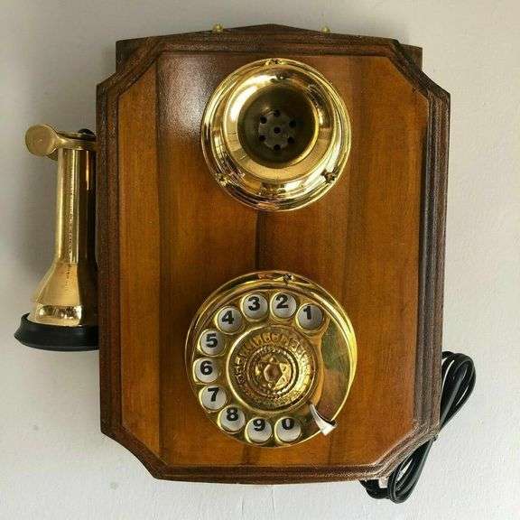1930s Retro Wall-Mounted Wooden Telephone