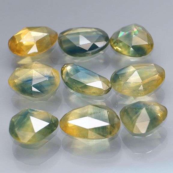 Awesome 5.60ct blue and yellow Sapphire set!