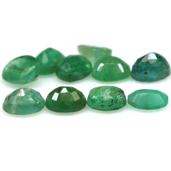 Bright emerald green 6.95ct 10pc emerald set