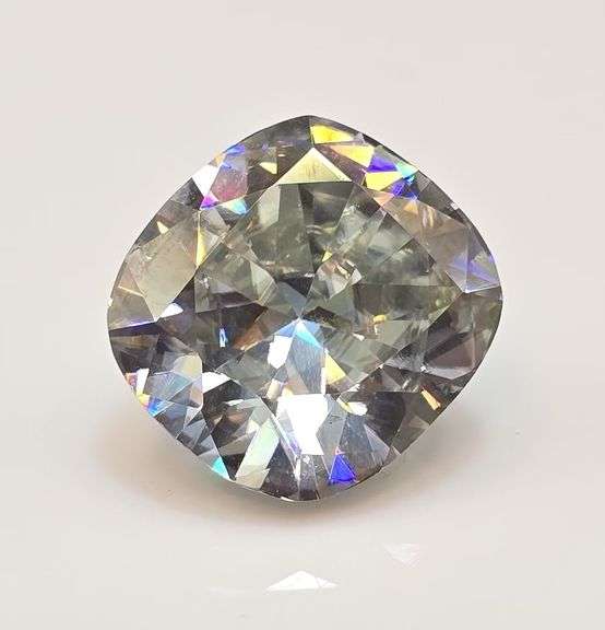 Gorgeous 6 Ct Sparkling VVs1 H-I Lab Simulated Diamond Solitaire