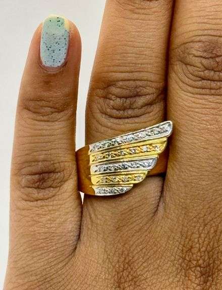 14K Two-tone Round Brilliant Cut Diamond Ring