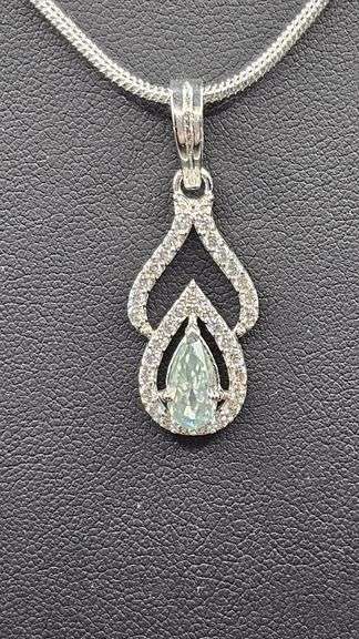 Sparkling 2 Ct VVs1 Lab Simulated Diamond Pendant w/chain