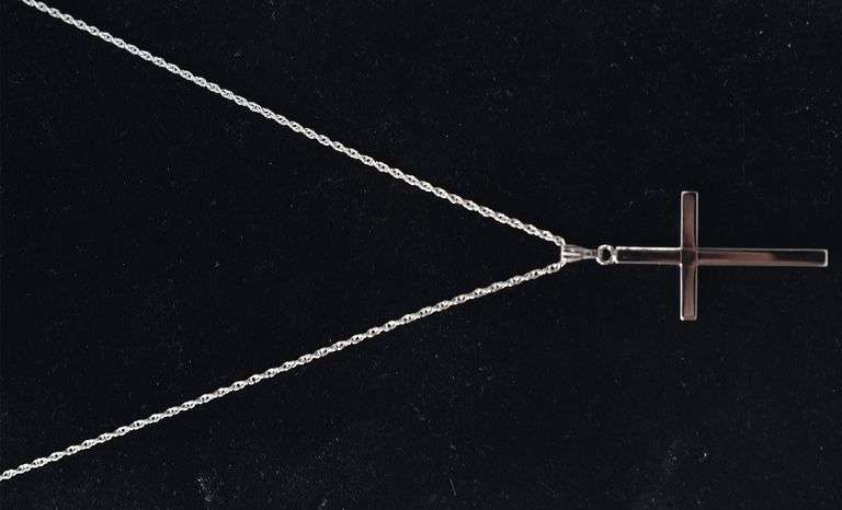 Cross Pendant Necklace in Sterling Silver