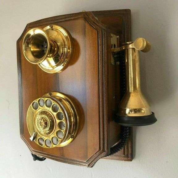 1930s Retro Wall-Mounted Wooden Telephone