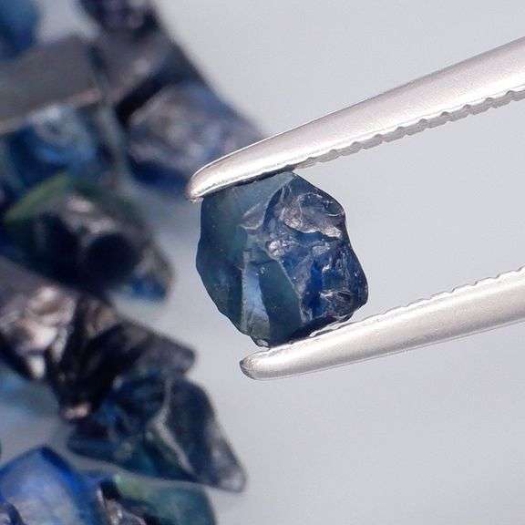Collectors 100pc. 31.60ct rough Sapphire set
