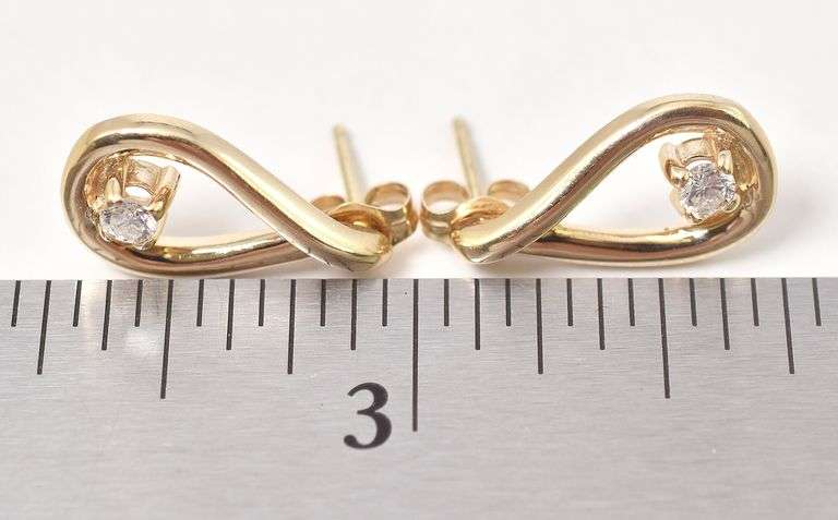 Glamorous 14K Yellow Gold 0.18CTW Diamond Dangle Earrings