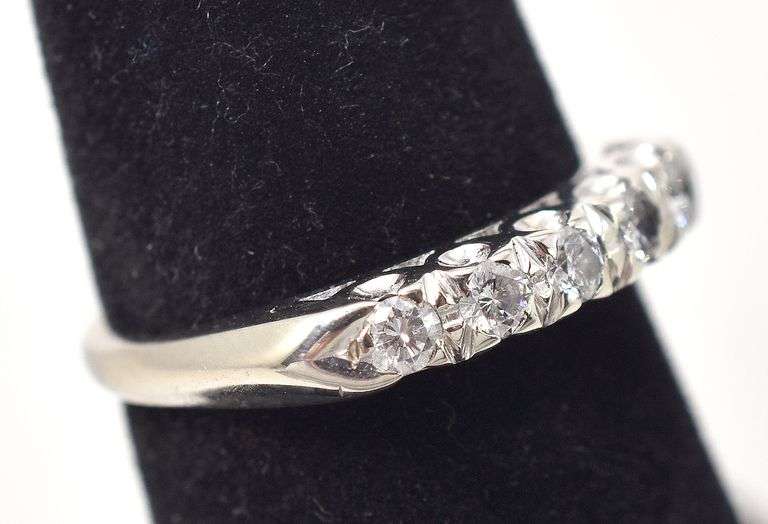 Sparkling 14K White Gold Diamond Ring