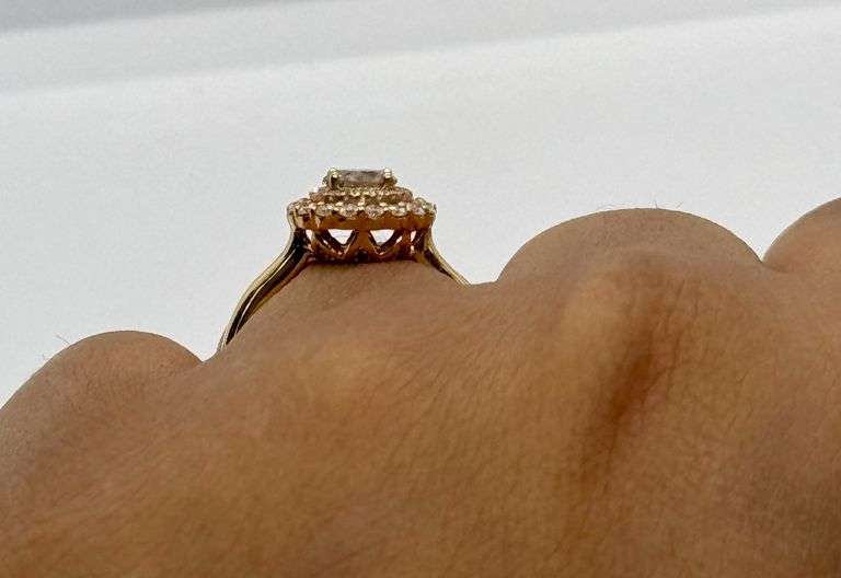 18K Rose Gold Round Brilliant Cut Diamond Ring