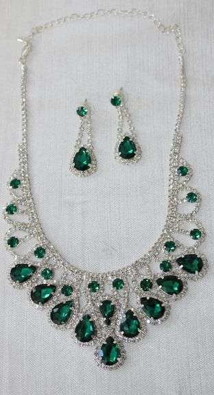 Emerald Color Jewelry Neck Lace And Earrings