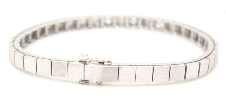 14kt White gold 0.24ctw 3 stone diamond bracelet