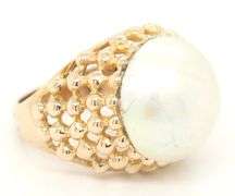 18kt Yellow gold Mabe pearl basket wave ring